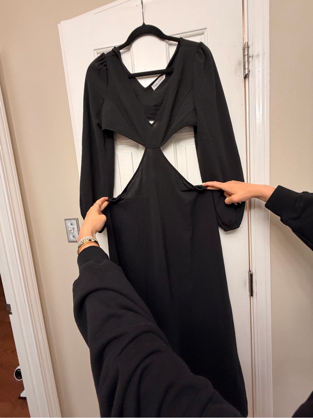 Cutout Long Sleeve Black Maxi Dress - Sleek Evening Style